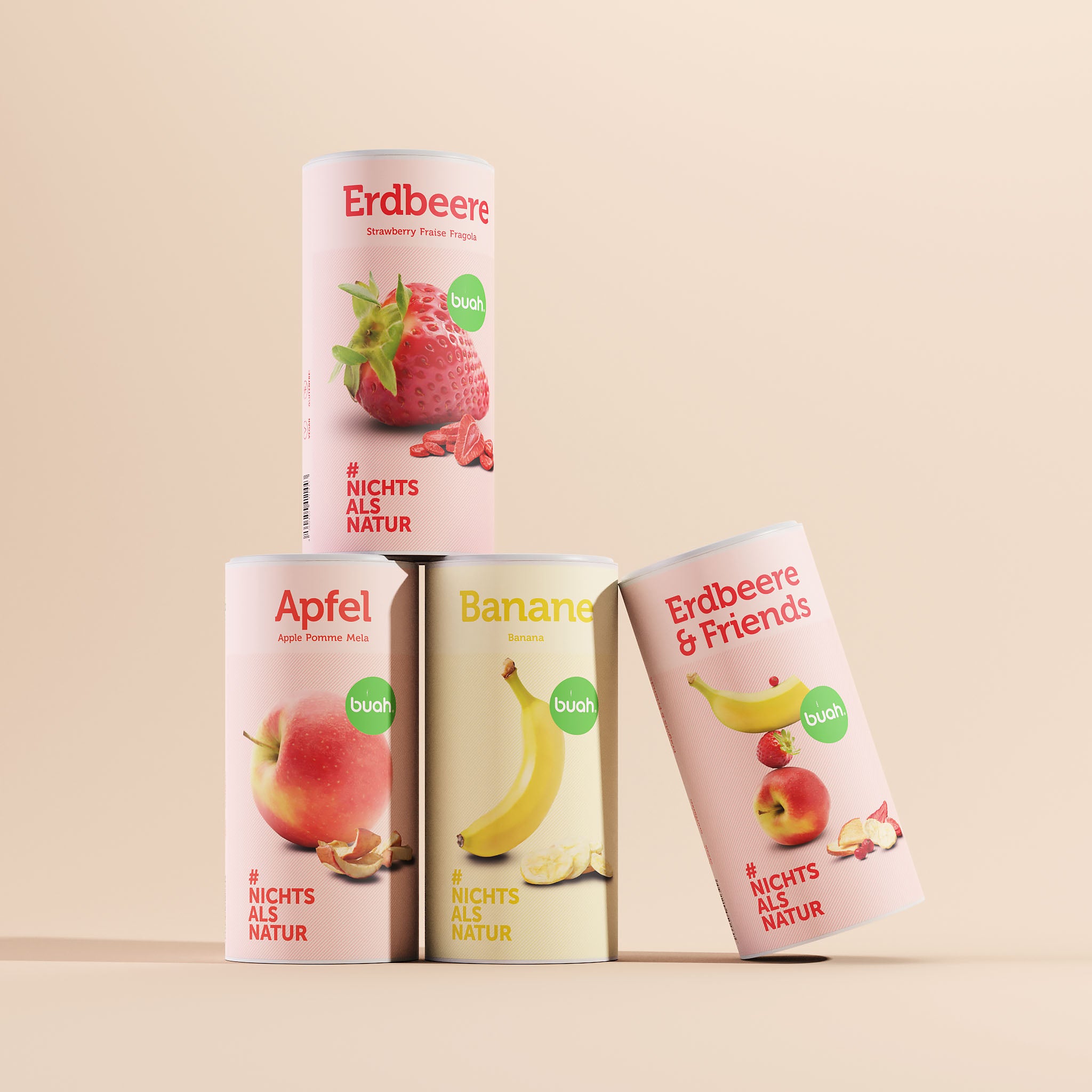 buah Sorten Erdbeere, Apfel, Banane und Erdbeere & Friends in groĂźen zylinderfoermigen Dosen auf und nebeneinander gestapelt