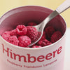 Video einer Person, die mit einem Loeffel buah Himbeeren aus der Dose in eine Schale gibt 